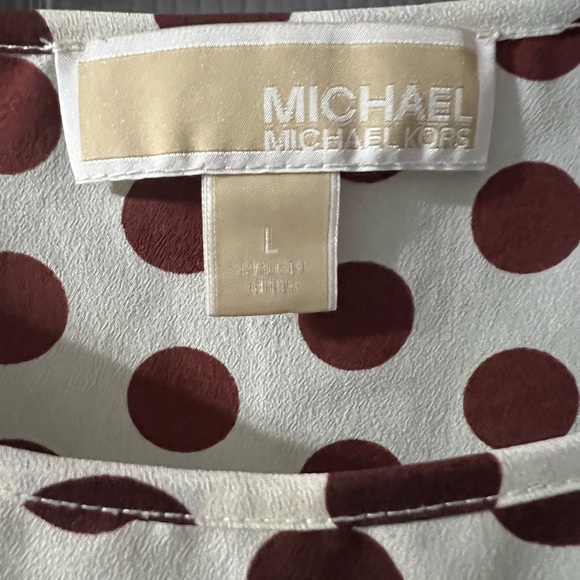 Beautiful short sleeve cream with maroon polka dots. - Picture 2 of 2